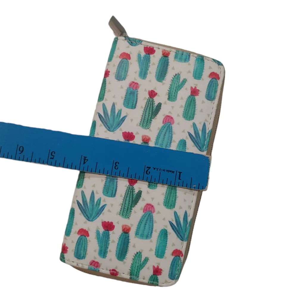 Cactus Print White Faux Leather Full Zip Wallet - Picture 5 of 5